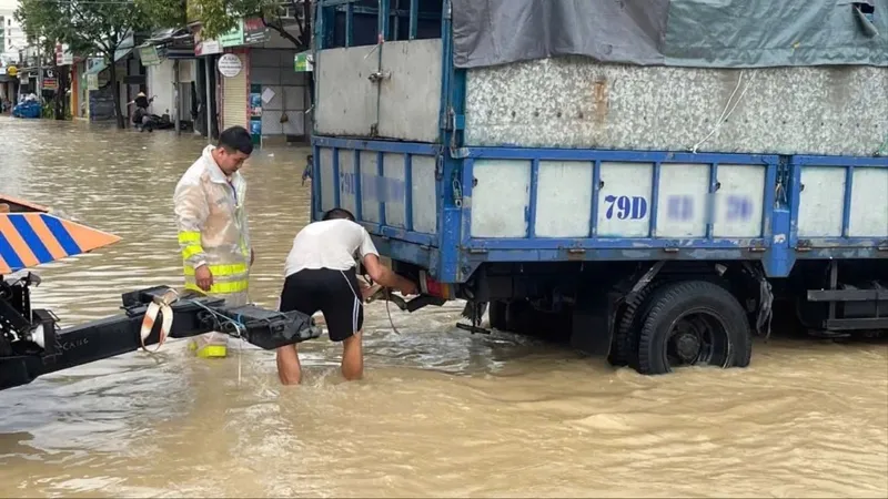 Quốc lộ 1 qua Khánh Hòa nhiều đoạn ngập sâu