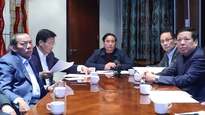 Từ Nam Phi, Thủ tướng Phạm Minh Chính họp khẩn trực tuyến với các bộ, ngành, cơ quan, địa phương về tình hình mưa lũ và tiếp tục ứng phó, khắc phục hậu quả thiên tai