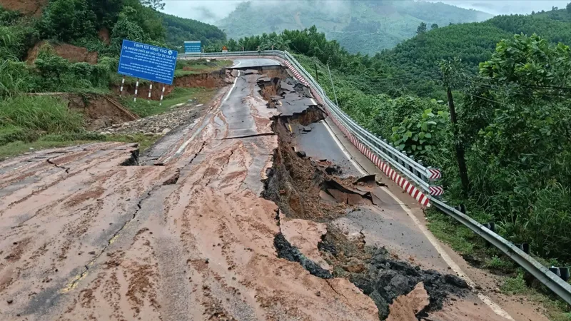 Khánh Hòa: Hơn 30.600 hộ bị ngập, thiệt hại nặng nề