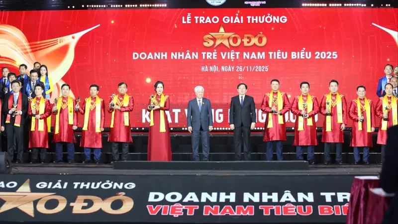 Phó Chủ tịch Thường trực Quốc hội Đỗ Văn Chiến trao Giải thưởng Sao Đỏ cho 10 doanh nhân trẻ tiêu biểu nhất năm 2025