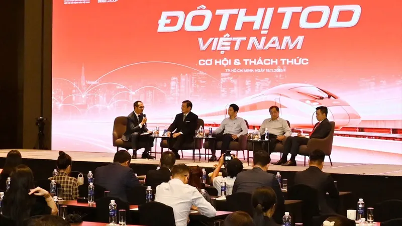 Hoàn thiện khung thể chế để TPHCM bứt phá - Bài 5: Khơi thông nguồn lực hạ tầng