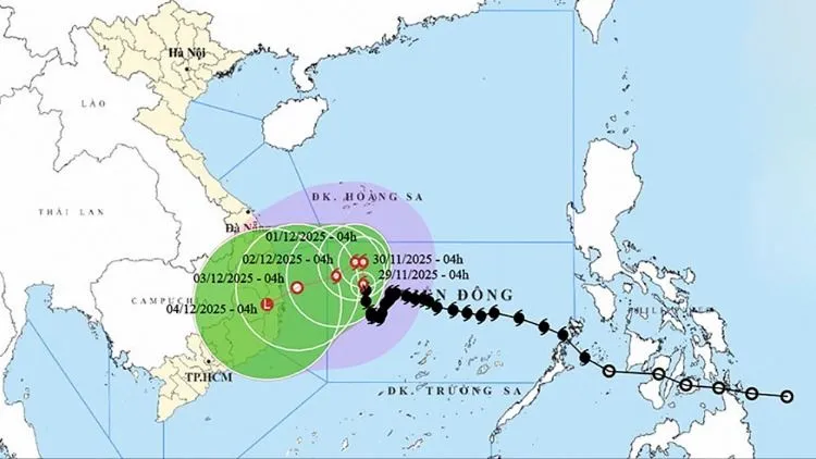 Bão số 15 duy trì cường độ mạnh, di chuyển chậm 