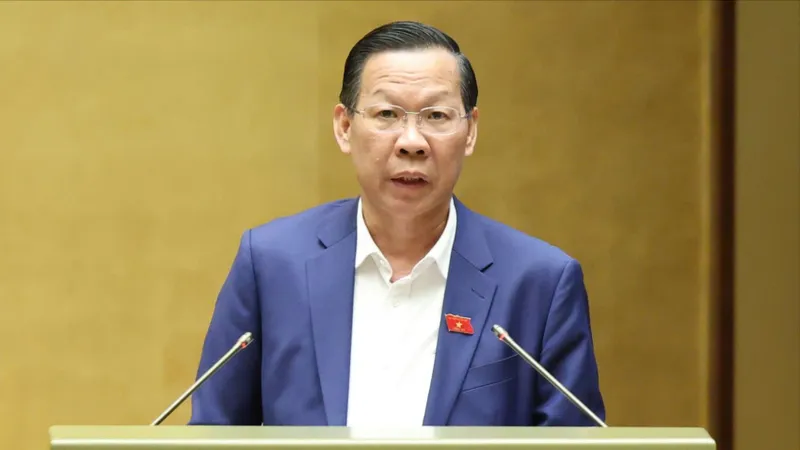 Chủ nhiệm Ủy ban Kinh tế và Tài chính của Quốc hội Phan Văn Mãi trình bày báo cáo thẩm tra. Ảnh: QUANG PHÚC