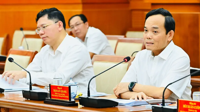 Bí thư Thành ủy TPHCM Trần Lưu Quang chủ trì họp thúc đẩy tiến độ dự án, giải ngân vốn đầu tư công