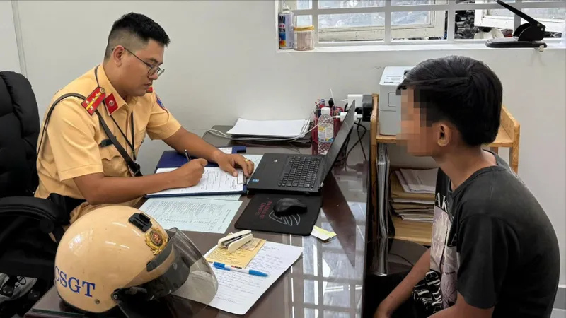 Xử lý nhóm thanh niên “bốc đầu” xe để câu view