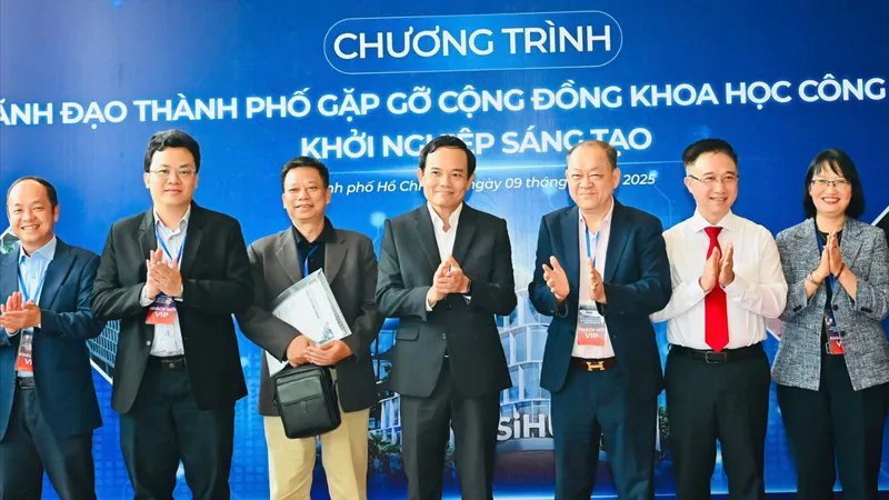 Bí thư Thành ủy TPHCM Trần Lưu Quang đối thoại với cộng đồng khoa học công nghệ