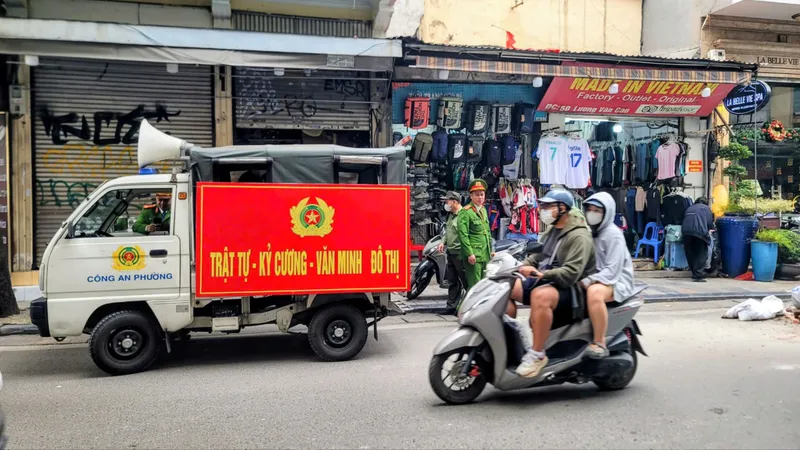 Hà Nội quyết lập lại trật tự vỉa hè, lòng đường