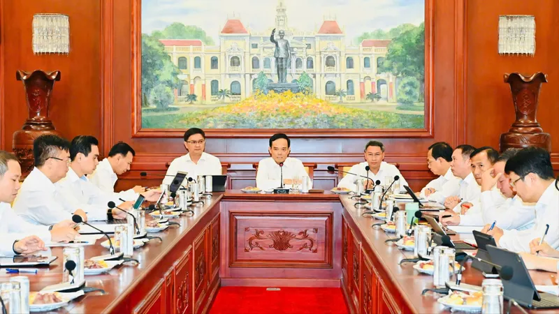 Phân cấp mạnh, bố trí đủ nguồn lực để các địa phương vận hành hiệu quả chính quyền địa phương 2 cấp