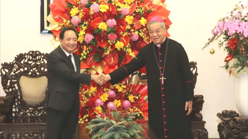 Trưởng Ban Tuyên giáo và Dân vận Trung ương thăm, chúc mừng Giáng sinh tại TPHCM