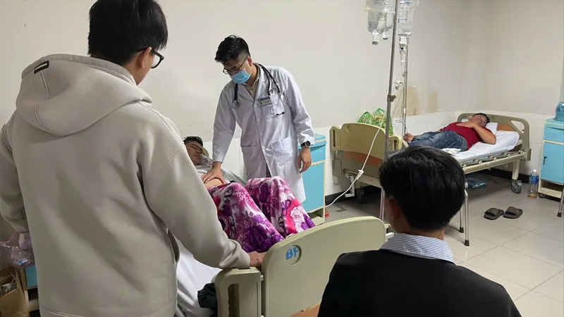 Các bệnh nhân ngộ độc thực phẩm được điều trị tại cơ sở y tế