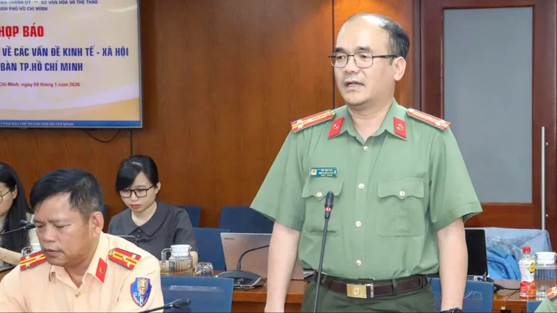 Công an TPHCM cảnh báo chiêu lừa đặt vé tàu xe, khách sạn dịp tết