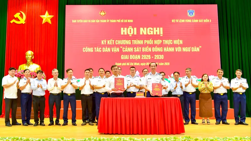Phối hợp tuyên truyền, củng cố “thế trận lòng dân” trên biển