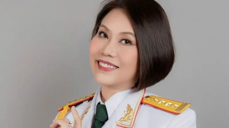 Đại tá, NSƯT Thu Giang, con gái cố nhạc sĩ Ánh Dương. 