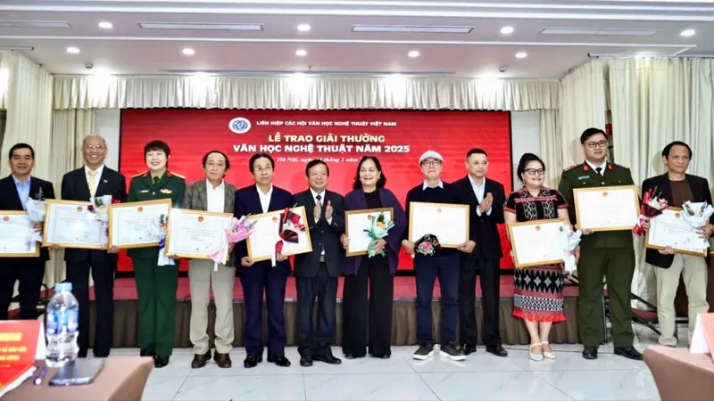 Trao giải thưởng cho các tác giả hội viên Hội Văn học nghệ thuật chuyên ngành Trung ương