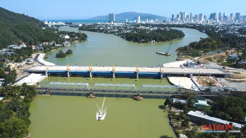 Hoàn thành đập ngăn mặn trên sông Cái Nha Trang trong tháng 3-2026