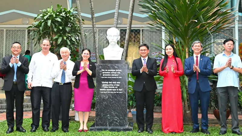 Khánh thành tượng José Marti tại TPHCM