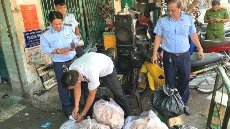 Phát hiện hơn 700kg thực phẩm đông lạnh không rõ nguồn gốc