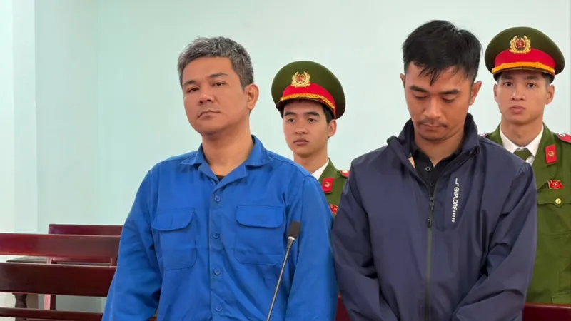 Bị cáo Châu và Tiến tại phiên tòa