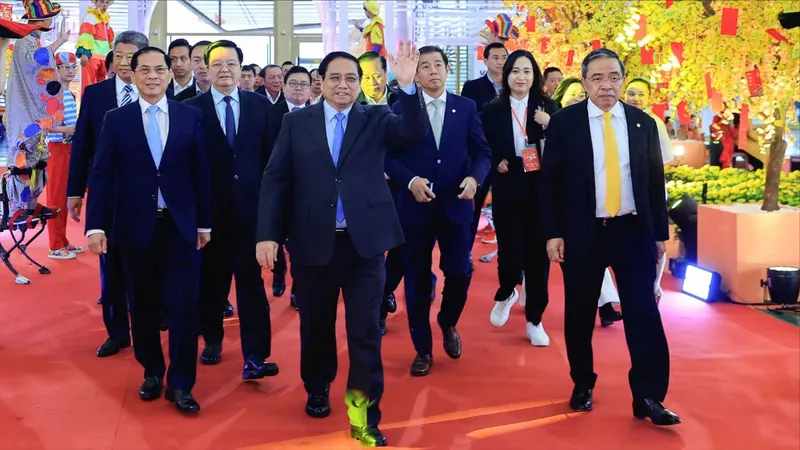 Thủ tướng Phạm Minh Chính tham dự khai mạc Hội chợ Mùa Xuân