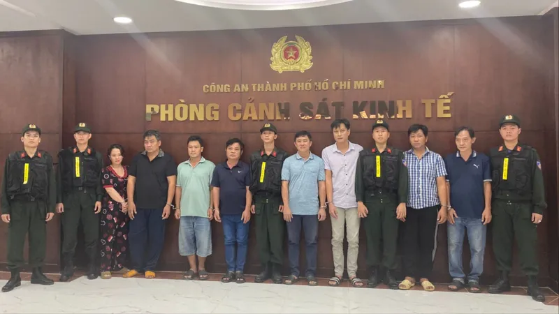 Công an TPHCM triệt phá đường dây sản xuất, buôn bán xăng RON A95 giả