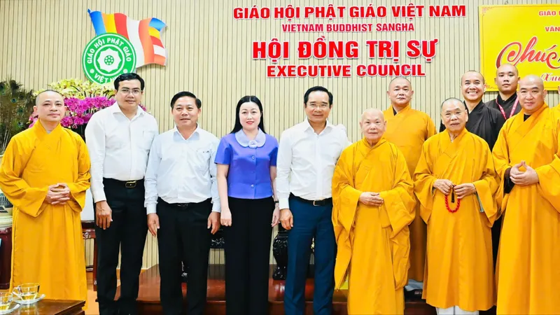 Chủ tịch UBND TPHCM thăm, chúc tết các tập thể, chức sắc tiêu biểu 