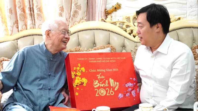 Lãnh đạo TPHCM thăm, chúc tết PGS.TS Ngô Kế Sương