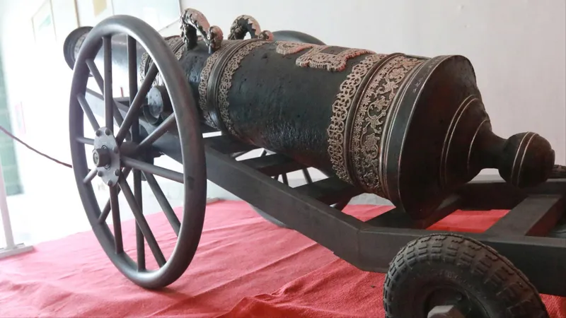 Khẩu súng thần công được trưng bày tại Bảo tàng tỉnh Hà Tĩnh 