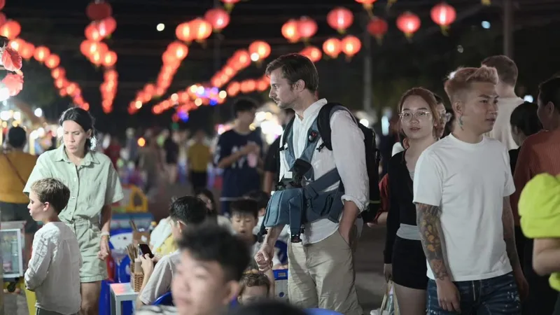 TPHCM: Các điểm du lịch hút khách du xuân