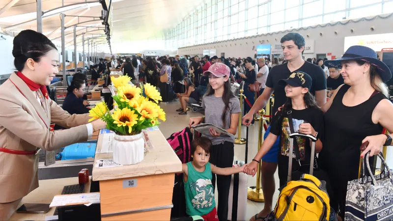 Khách quốc tế làm thủ tục tại Cảng Hàng không quốc tế Phú Quốc