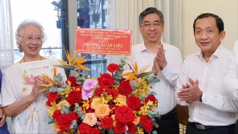 Lãnh đạo TPHCM thăm, tri ân cán bộ y tế lão thành 