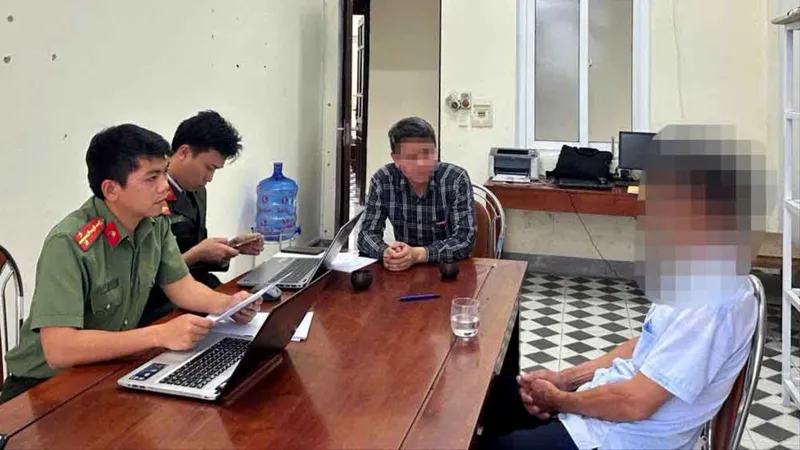 Cơ quan công an làm việc với trường hợp vi phạm 