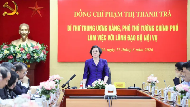 Khẩn trương đánh giá phân cấp, phân quyền của các bộ, ngành đối với địa phương