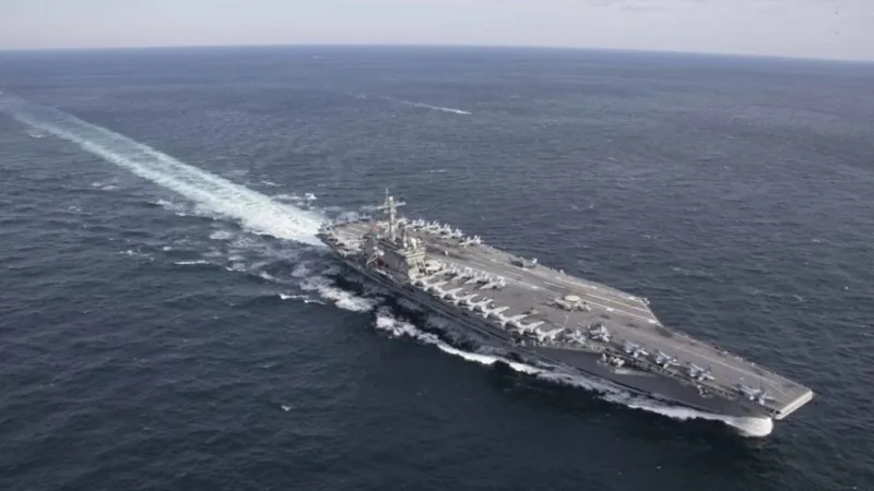 Iran phóng tên lửa hành trình vào tàu sân bay USS Abraham Lincoln