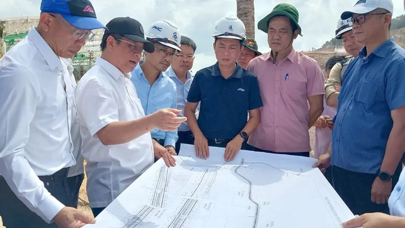 Chủ tịch UBND tỉnh An Giang Hồ Văn Mừng kiểm tra dự án đầu tư mở rộng Cảng Hàng không quốc tế Phú Quốc