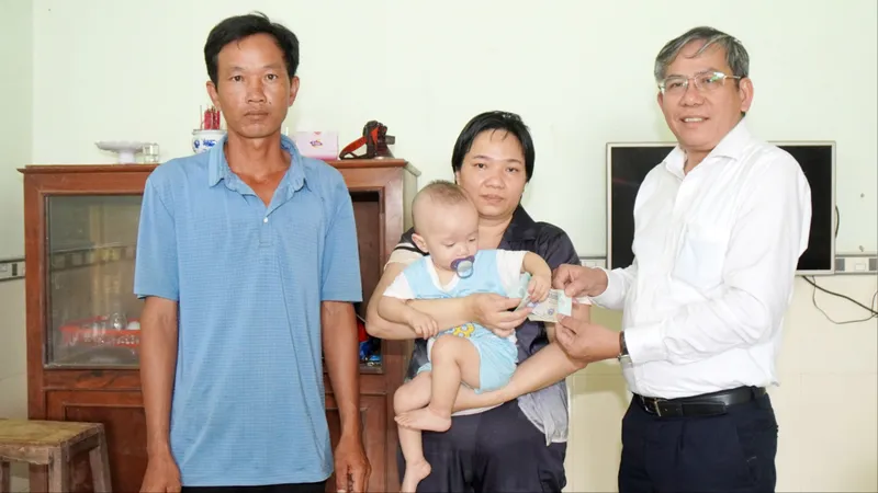 Bạn đọc Báo SGGP tiếp tục giúp cháu bé có nguy cơ bại liệt
