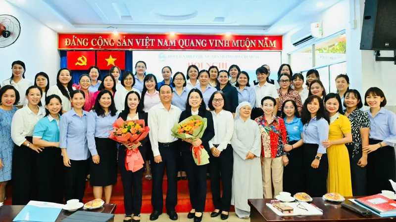 Đại biểu biểu quyết bầu đồng chí Nguyễn Thị Ngọc Xuân làm Chủ tịch Hội LHPN TPHCM. Ảnh: VIỆT DŨNG
