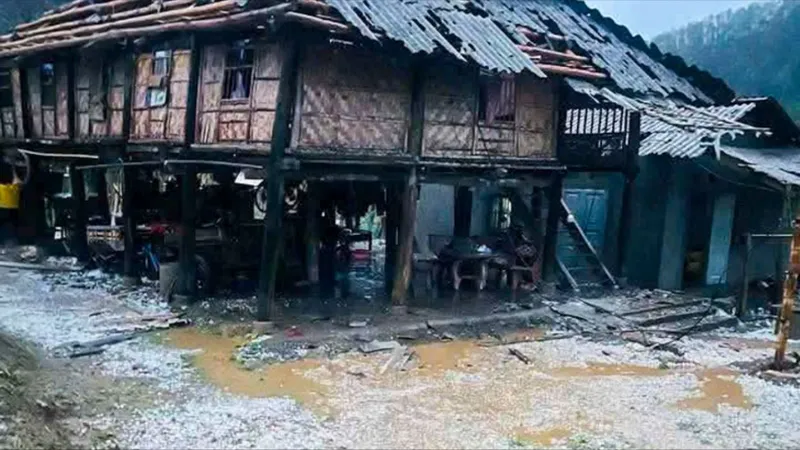 12 người bị thương do dông lốc, mưa đá
