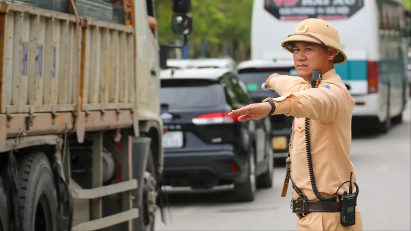 Lực lượng cảnh sát giao thông thực hiện nhiệm vụ trong dịp nghỉ lễ. Ảnh: CACC
