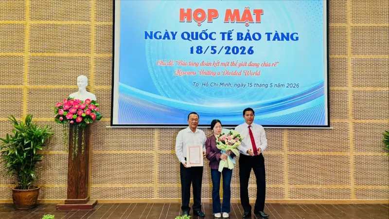 Bảo tàng - Thư viện Bà Rịa - Vũng Tàu trao thư cảm ơn gia đình ông Trần Minh Mai và bà Lê Thị Hạnh