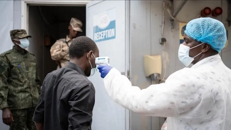 Đo thân nhiệt để kiểm dịch Ebola tại Goma, Cộng hòa Dân chủ Congo. Ảnh: XINHUA 