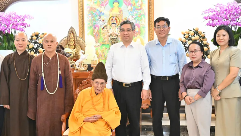 Lãnh đạo TPHCM thăm, chúc mừng các cơ sở tôn giáo nhân Đại lễ Phật đản