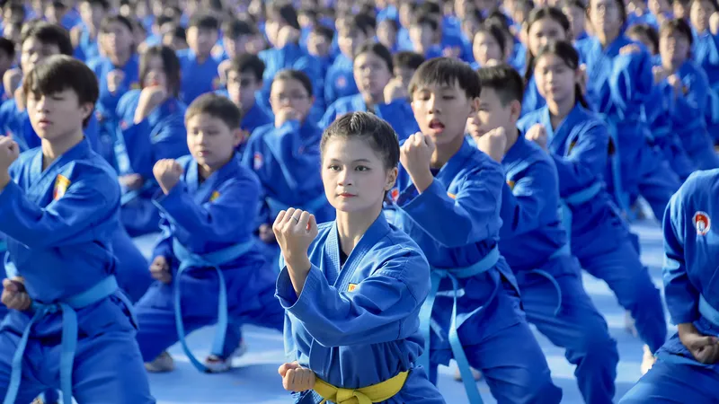 Nhiều em thiếu nhi miệt mài luyện võ Vovinam trong dịp hè 2026 (ẢNH: DŨNG PHƯƠNG)