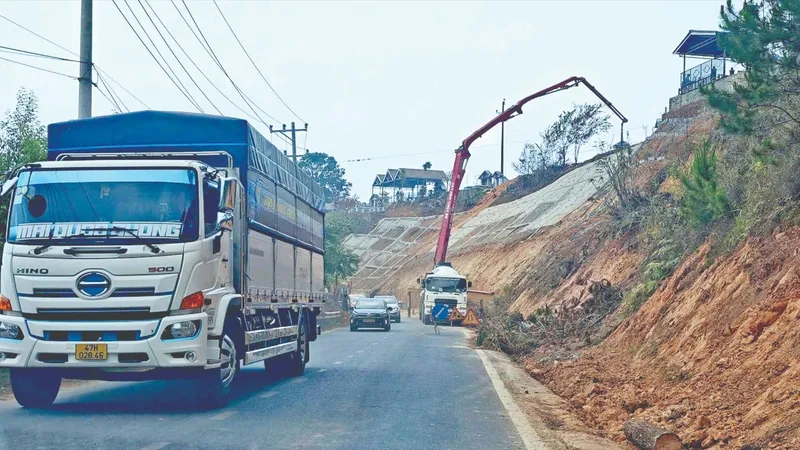 Tây Nguyên và ĐBSCL: Sạt lở, sụt lún diễn biến phức tạp