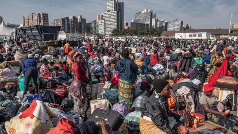 Một trại tạm dành cho người di cư ở Durban, Nam Phi. Ảnh: The Guardian