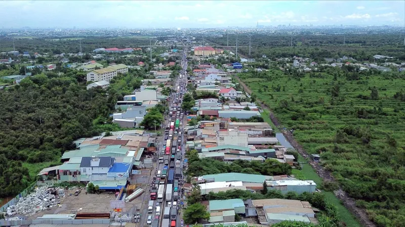 Tình trạng kẹt xe kéo dài trên tuyến ĐT824, đoạn giao giữa Tây Ninh - TPHCM