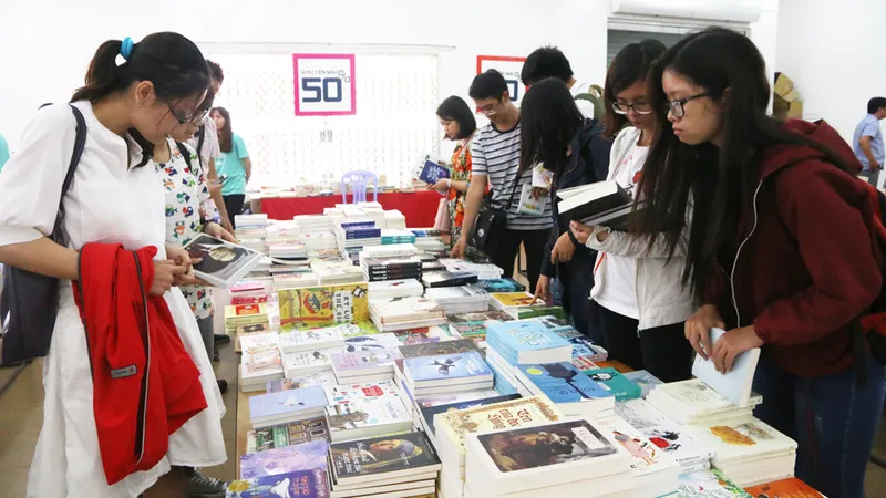 Giảm giá đến 50% hơn 2.000 đầu sách