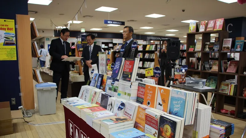 Gian sách Việt Nam tại Nhà sách Kinokuniya Tokyo, Nhật Bản