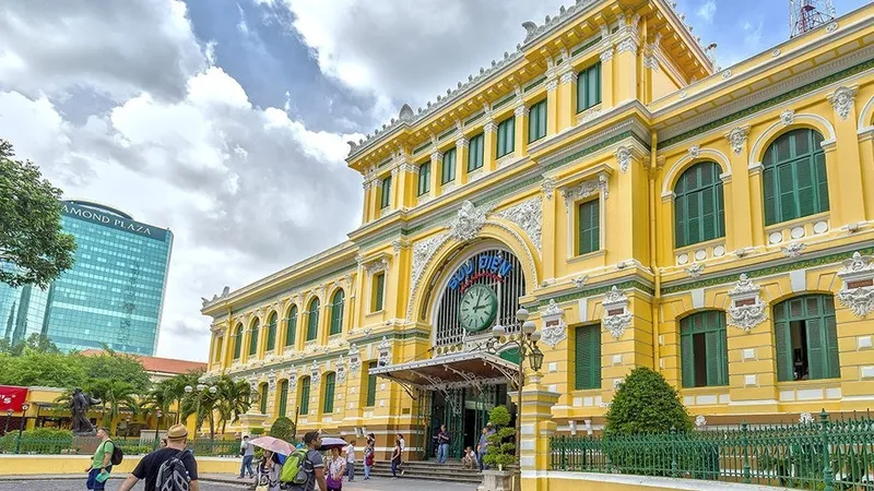 Tòa nhà Bưu điện TPHCM được xếp thứ 2 trong danh sách 11 bưu điện đẹp nhất thế giới do Tạp chí kiến trúc Architectural Digest của Mỹ bình chọn