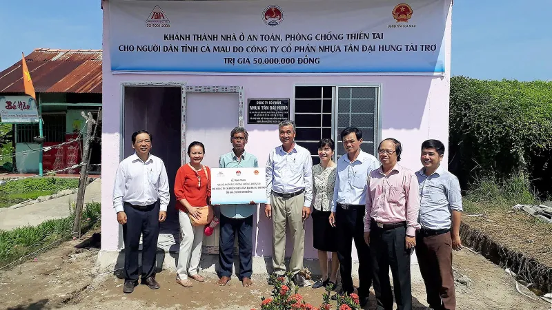 Bàn giao 5 căn nhà an toàn, phòng chống thiên tai