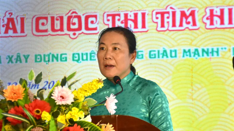 Bà Nguyễn Thị Thùy Trang, Giám đốc Thư viện tỉnh An Giang phát biểu tại buổi lễ. Ảnh: NAM KHÔI
